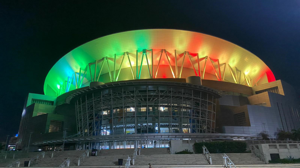 RGBW Facade Lighting for Commercial Buildings